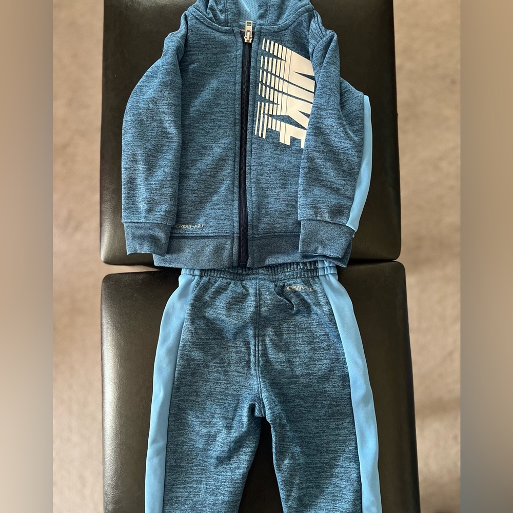 Nike Thermafit jogging suit